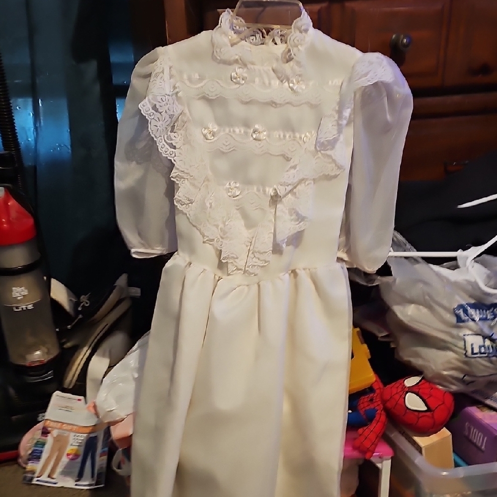 !!.                Girls Size 14 Elegant White Puff Sleeve Bib Collar Dress